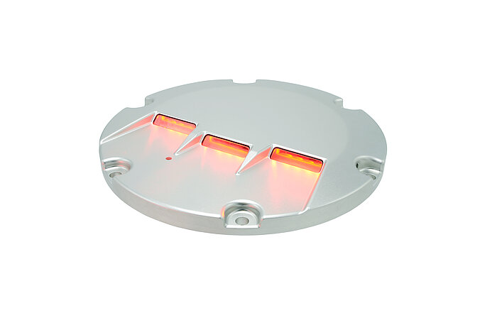 LED In-pavement approach side row light: Innovence