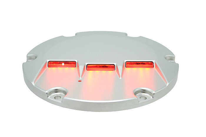 LED In-pavement approach side row light: Innovence